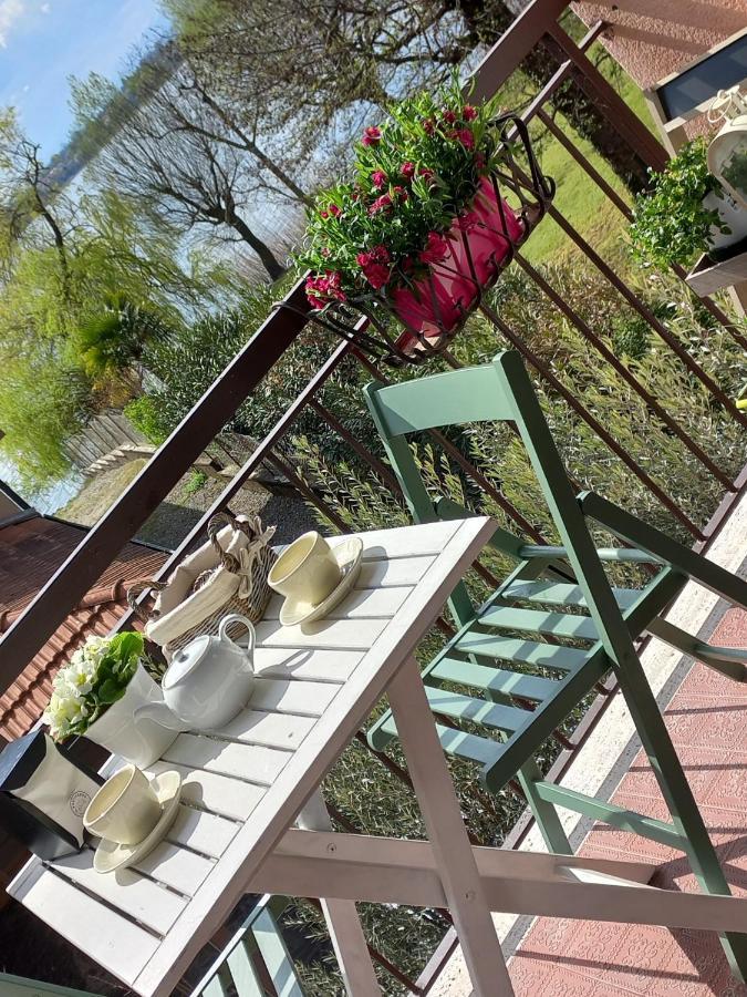 Appartamento Miralago Con Giardino Sul Lago Gavirate Bagian luar foto