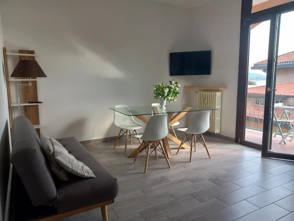 Appartamento Miralago Con Giardino Sul Lago Gavirate Bagian luar foto