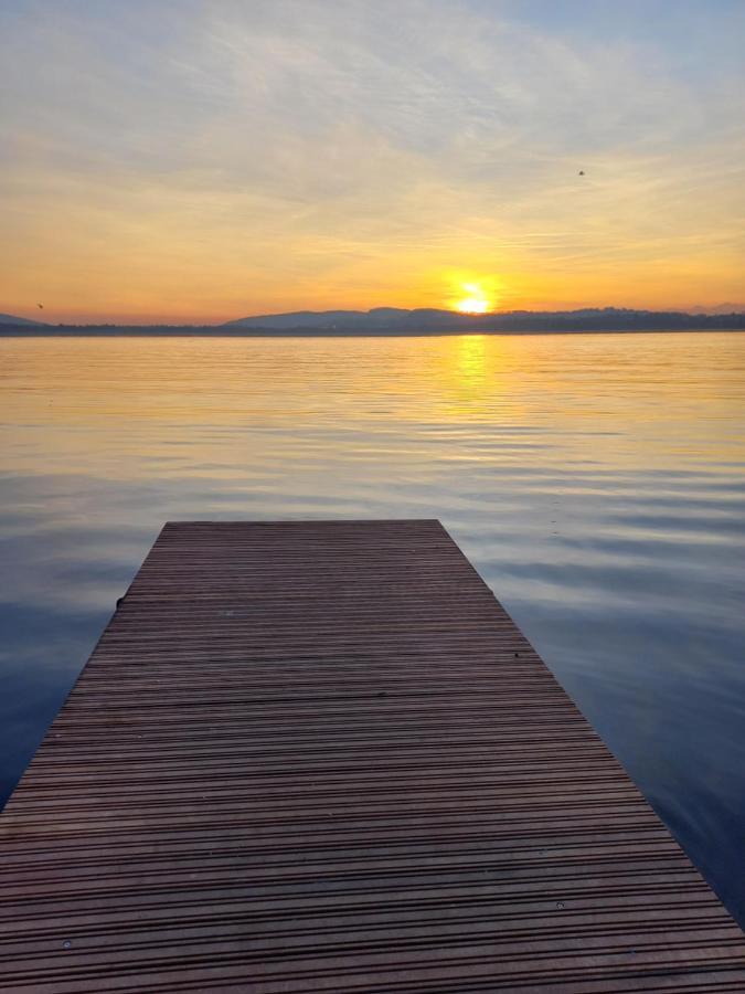 Appartamento Miralago Con Giardino Sul Lago Gavirate Bagian luar foto