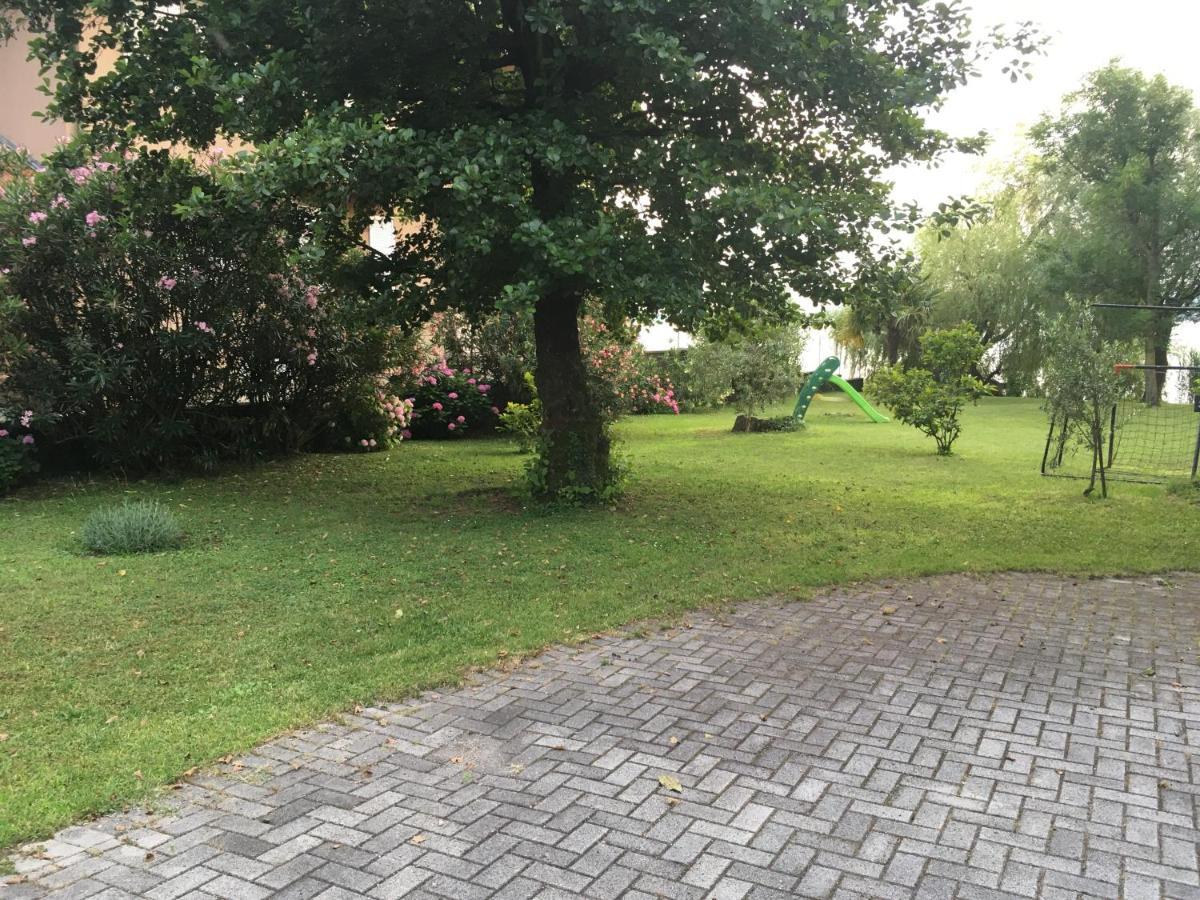 Appartamento Miralago Con Giardino Sul Lago Gavirate Bagian luar foto