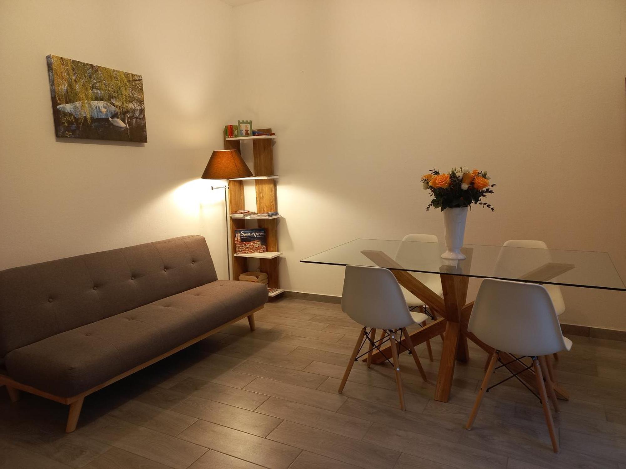 Appartamento Miralago Con Giardino Sul Lago Gavirate Bagian luar foto
