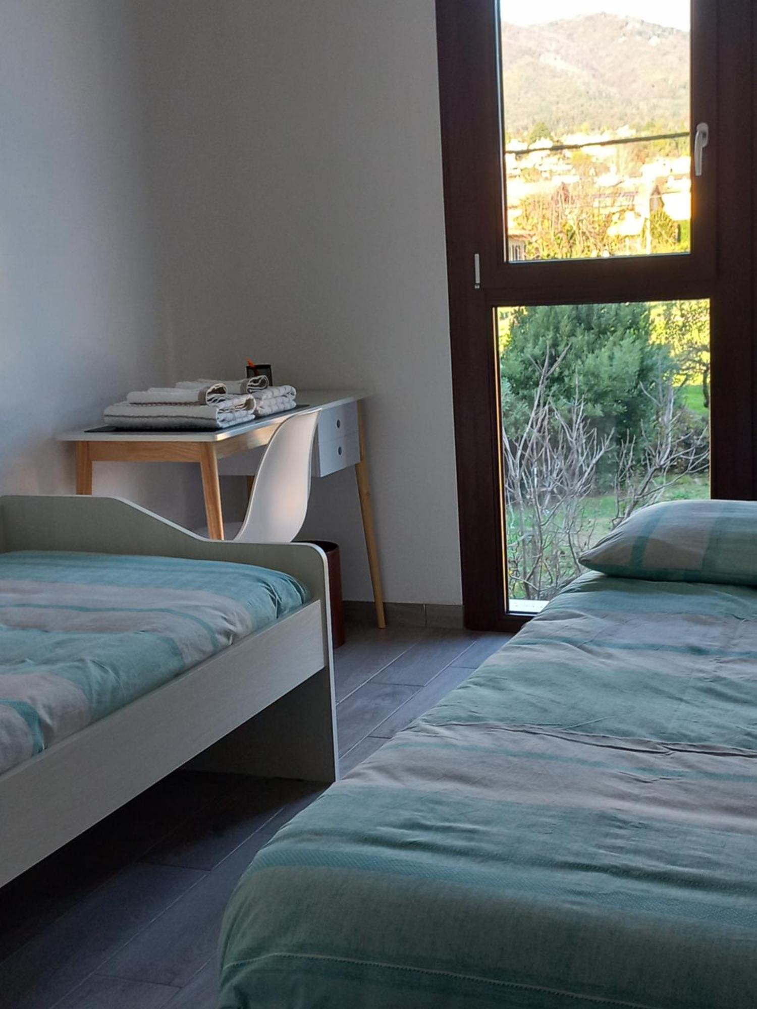 Appartamento Miralago Con Giardino Sul Lago Gavirate Bagian luar foto