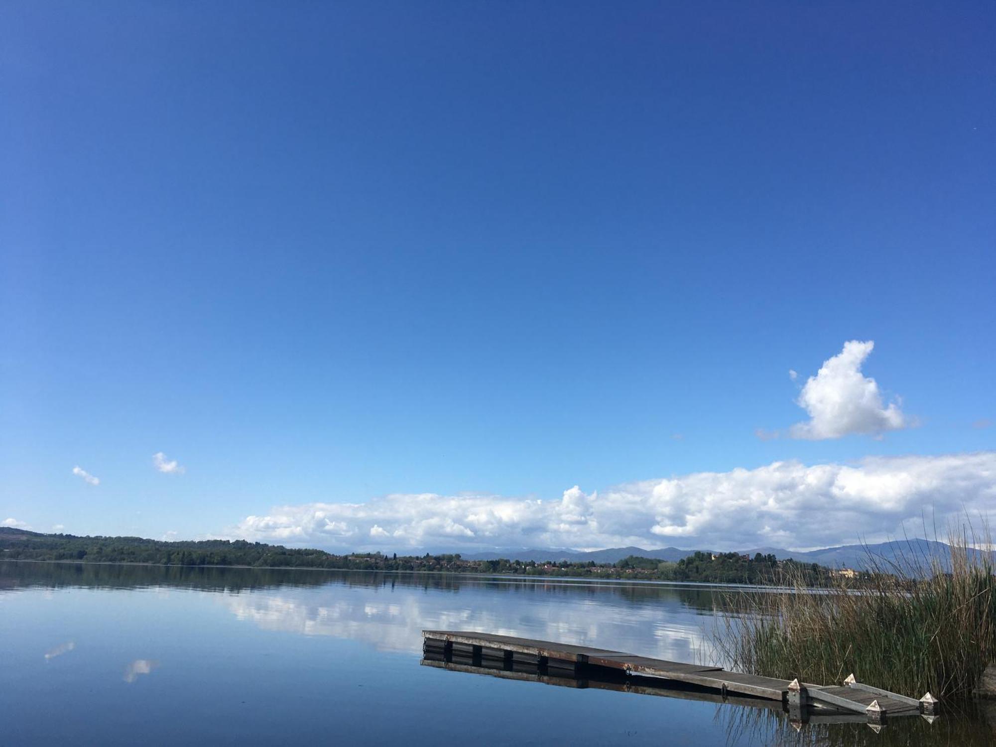 Appartamento Miralago Con Giardino Sul Lago Gavirate Bagian luar foto